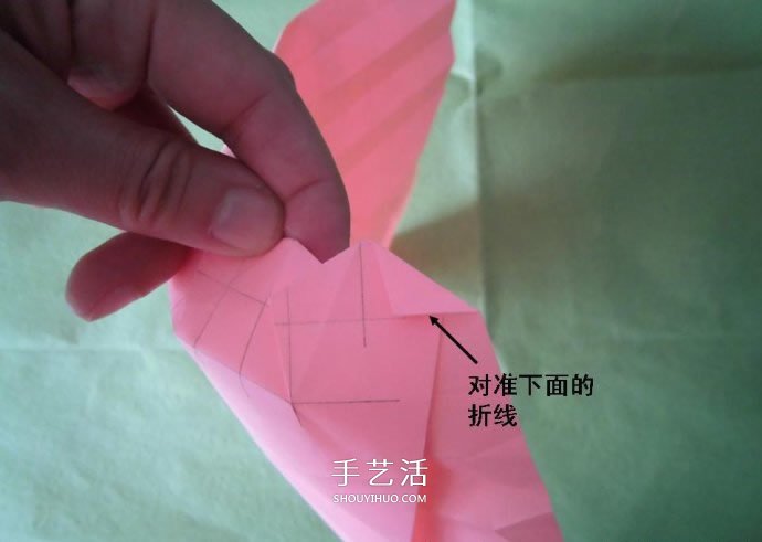 酒杯玫瑰的折法图解 手工折纸酒杯玫瑰过程 -  www.shouyihuo.com