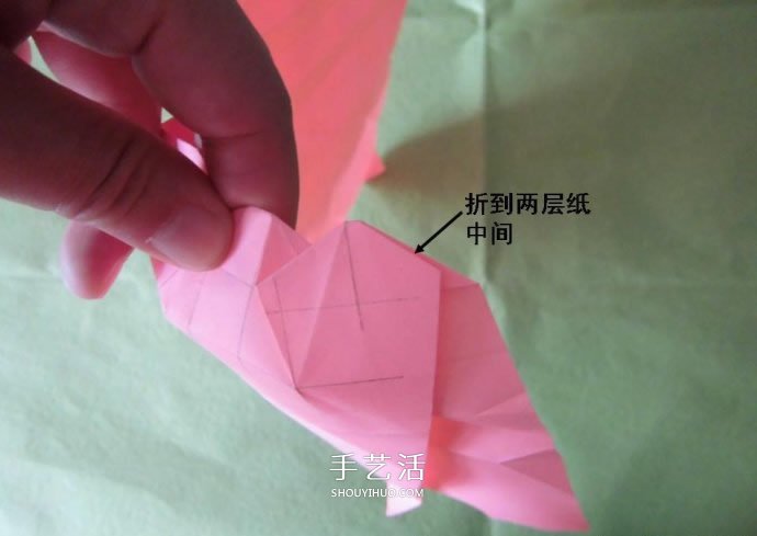 酒杯玫瑰的折法图解 手工折纸酒杯玫瑰过程 -  www.shouyihuo.com