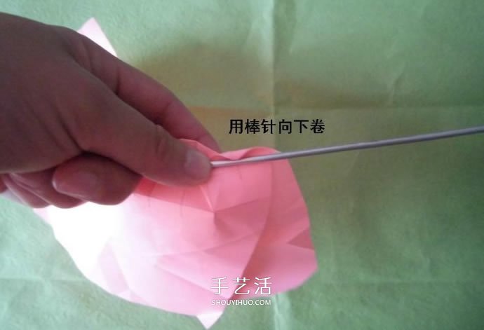 酒杯玫瑰的折法图解 手工折纸酒杯玫瑰过程 -  www.shouyihuo.com