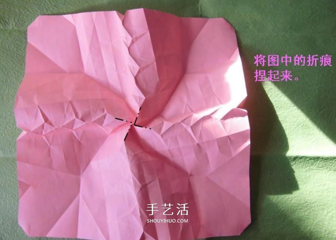 酒杯玫瑰的折法图解 手工折纸酒杯玫瑰过程 -  www.shouyihuo.com