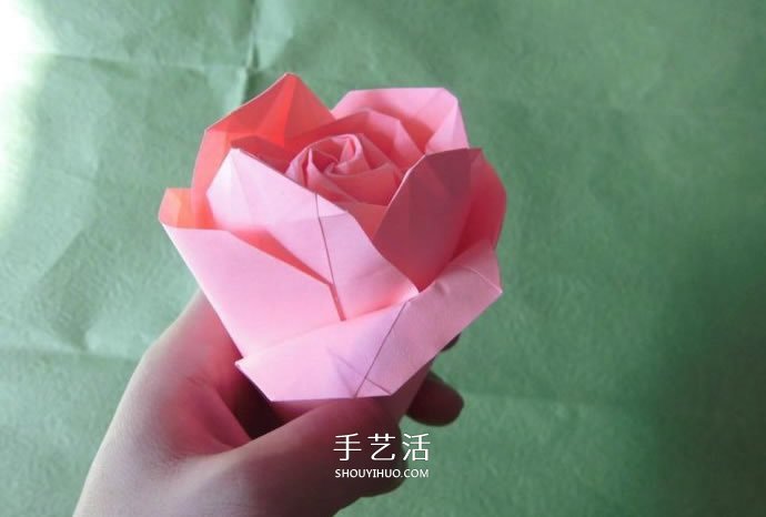 酒杯玫瑰的折法图解 手工折纸酒杯玫瑰过程 -  www.shouyihuo.com
