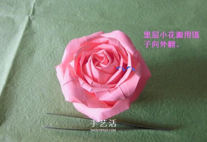 酒杯玫瑰的折法图解 手工折纸酒杯玫瑰过程 -  www.shouyihuo.com