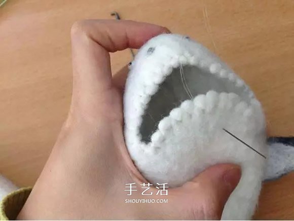 羊毛毡鲨鱼钥匙包DIY 羊毛毡钥匙包的制作方法 -  www.shouyihuo.com