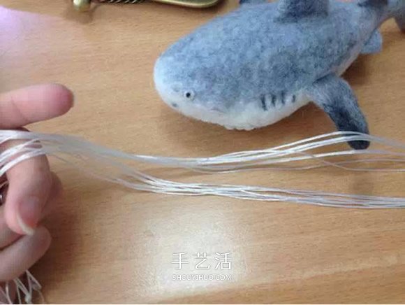 羊毛毡鲨鱼钥匙包DIY 羊毛毡钥匙包的制作方法 -  www.shouyihuo.com