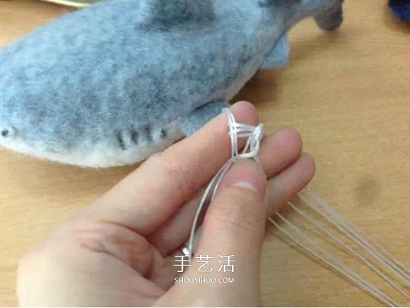 羊毛毡鲨鱼钥匙包DIY 羊毛毡钥匙包的制作方法 -  www.shouyihuo.com