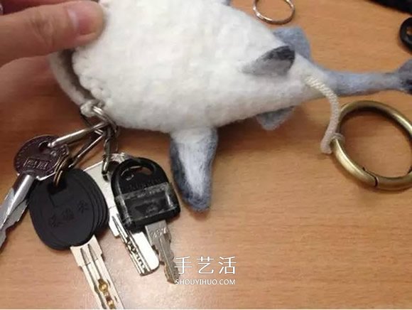 羊毛毡鲨鱼钥匙包DIY 羊毛毡钥匙包的制作方法 -  www.shouyihuo.com