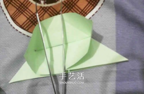 手工纸烟花的折法图解 折纸烟花的方法步骤图 -  www.shouyihuo.com