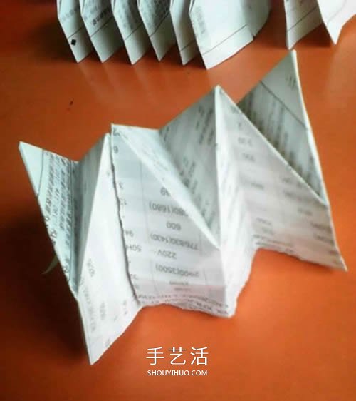 手工纸烟花的折法图解 折纸烟花的方法步骤图 -  www.shouyihuo.com