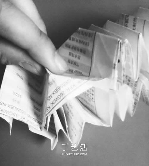 手工纸烟花的折法图解 折纸烟花的方法步骤图 -  www.shouyihuo.com