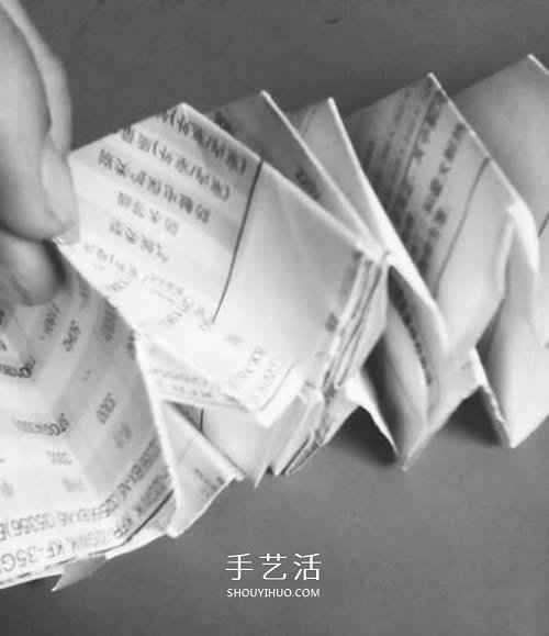 手工纸烟花的折法图解 折纸烟花的方法步骤图 -  www.shouyihuo.com