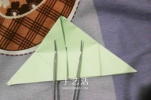 手工纸烟花的折法图解 折纸烟花的方法步骤图 -  www.shouyihuo.com