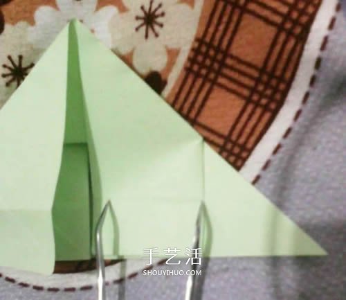 手工纸烟花的折法图解 折纸烟花的方法步骤图 -  www.shouyihuo.com