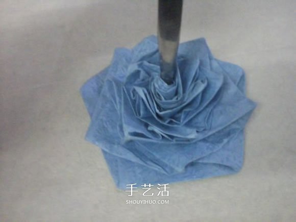玫瑰花的折纸步骤图解 手揉纸折25瓣玫瑰花 -  www.shouyihuo.com