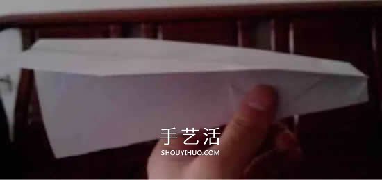 最简单纸飞机的折法 幼儿折纸飞机的简单教程 -  www.shouyihuo.com
