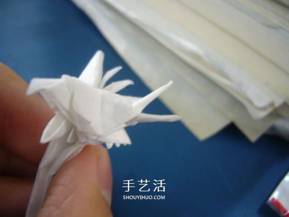 龙头戒指的折纸方法 手工折纸龙头戒图解教程 -  www.shouyihuo.com