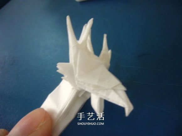 龙头戒指的折纸方法 手工折纸龙头戒图解教程 -  www.shouyihuo.com