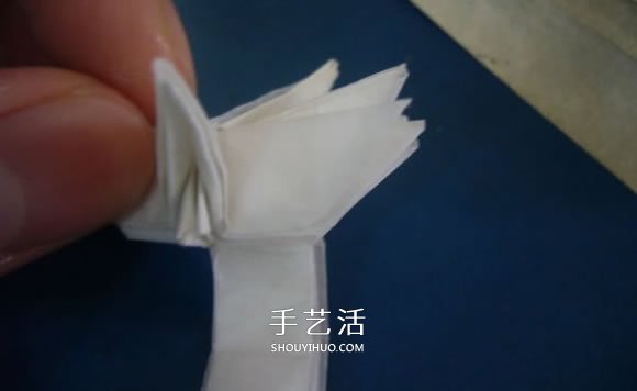 龙头戒指的折纸方法 手工折纸龙头戒图解教程 -  www.shouyihuo.com
