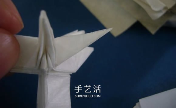 龙头戒指的折纸方法 手工折纸龙头戒图解教程 -  www.shouyihuo.com