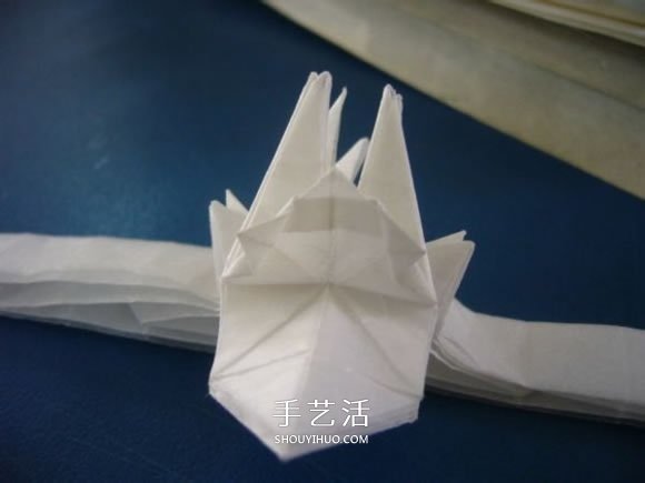 龙头戒指的折纸方法 手工折纸龙头戒图解教程 -  www.shouyihuo.com