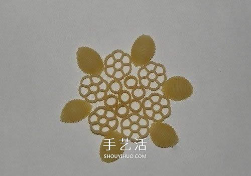 意大利面制作雪花挂饰 自制意大利面雪花方法 -  www.shouyihuo.com