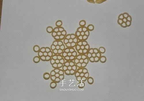 意大利面制作雪花挂饰 自制意大利面雪花方法 -  www.shouyihuo.com
