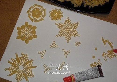 意大利面制作雪花挂饰 自制意大利面雪花方法 -  www.shouyihuo.com
