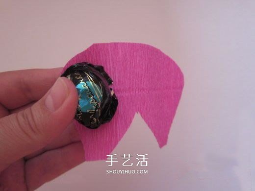 皱纹纸糖果花的做法 皱纹纸玫瑰花手工制作 -  www.shouyihuo.com