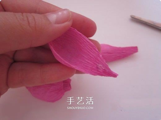 皱纹纸糖果花的做法 皱纹纸玫瑰花手工制作 -  www.shouyihuo.com