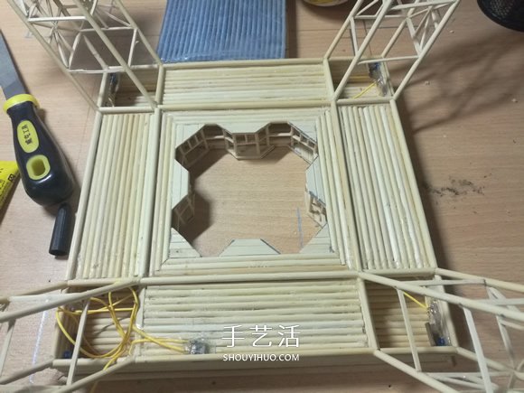 竹签手工制作埃菲尔铁塔模型的详细图解教程 -  www.shouyihuo.com