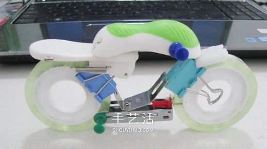 办公用品手工制作摩托车模型的方法图解 -  www.shouyihuo.com