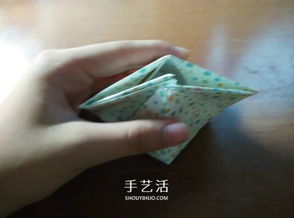 好玩魔术盒的折法图解 可收缩盒子的折法步骤 -  www.shouyihuo.com