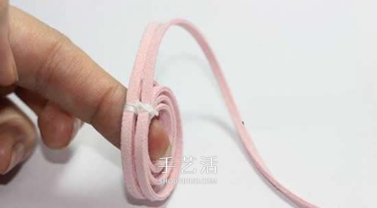 羊皮绒制作蜗牛发卡图解 可爱又美丽发饰DIY -  www.shouyihuo.com