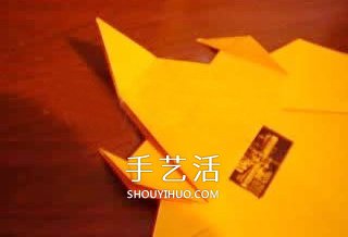 好看纸飞机的折法 儿童折漂亮飞机的图解教程 -  www.shouyihuo.com