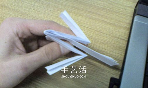 B-2轰炸机的折法图解 折纸隐形轰炸机的方法 -  www.shouyihuo.com