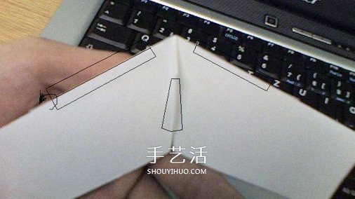 B-2轰炸机的折法图解 折纸隐形轰炸机的方法 -  www.shouyihuo.com