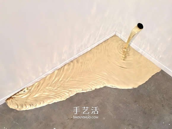 名副其实的“流金”岁月 模拟液体的黄铜雕塑 -  www.shouyihuo.com