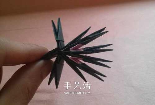 三角插折纸基础教程：加角的方法图解 -  www.shouyihuo.com