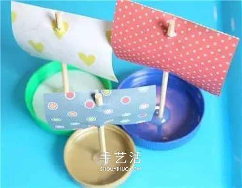 瓶盖手工制作小帆船 简单瓶盖小船的做法教程 -  www.shouyihuo.com