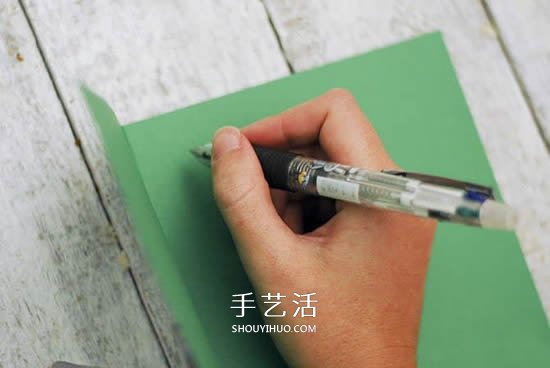 圣诞花环贺卡制作方法 简单自制圣诞贺卡教程 -  www.shouyihuo.com
