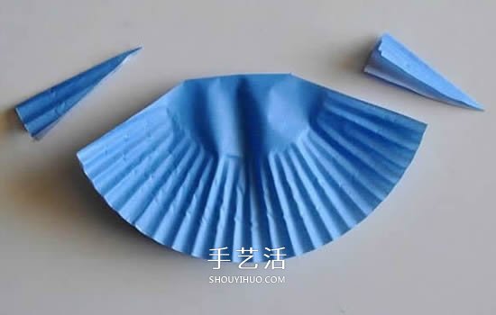 蛋糕纸圣诞树的做法 简单又可爱平面圣诞树DIY -  www.shouyihuo.com