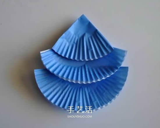 蛋糕纸圣诞树的做法 简单又可爱平面圣诞树DIY -  www.shouyihuo.com