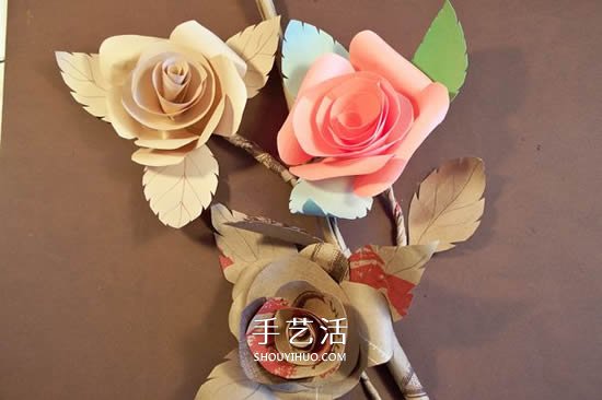 卡纸玫瑰花的做法图解 简单彩色纸玫瑰制作 -  www.shouyihuo.com