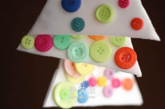 泡沫纸废物利用做圣诞树 纽扣圣诞树挂饰DIY -  www.shouyihuo.com