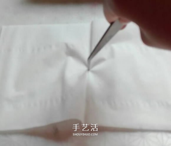 一张餐巾纸折玫瑰花 只需几分钟就可以搞定 -  www.shouyihuo.com