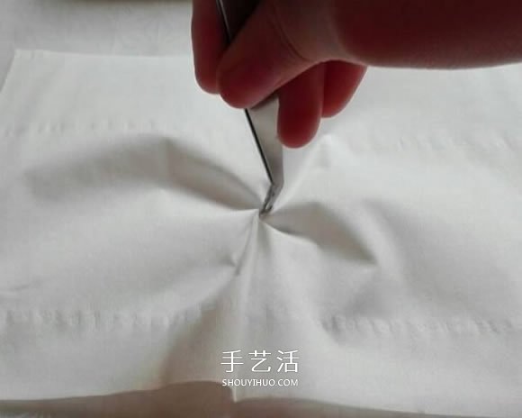 一张餐巾纸折玫瑰花 只需几分钟就可以搞定 -  www.shouyihuo.com
