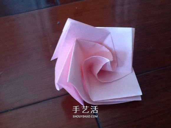 小清新旋转玫瑰的折法 带图解和实拍步骤 -  www.shouyihuo.com
