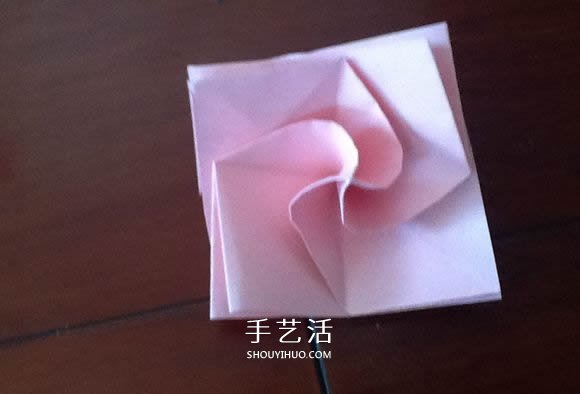 小清新旋转玫瑰的折法 带图解和实拍步骤 -  www.shouyihuo.com