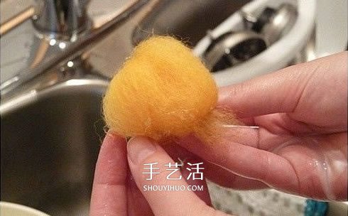 羊毛毡插花装饰品DIY 只要把羊毛搓成球就可以 -  www.shouyihuo.com