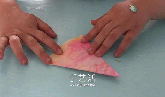 蛋糕纸做花小制作 适合爱手工的幼儿园小朋友 -  www.shouyihuo.com