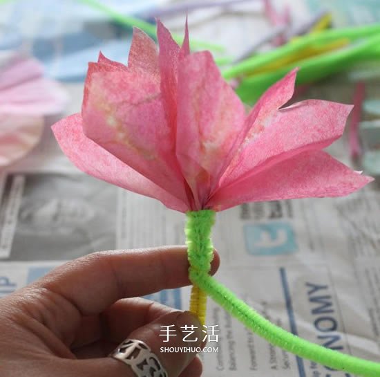 蛋糕纸做花小制作 适合爱手工的幼儿园小朋友 -  www.shouyihuo.com